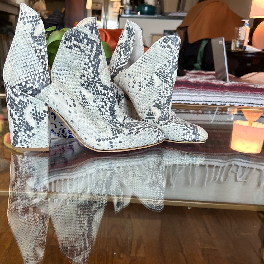 Steve Madden Snake Print Heeled Boots - Black and White